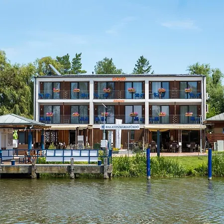 Bed & Breakfast Port Etterem&panzio 4*