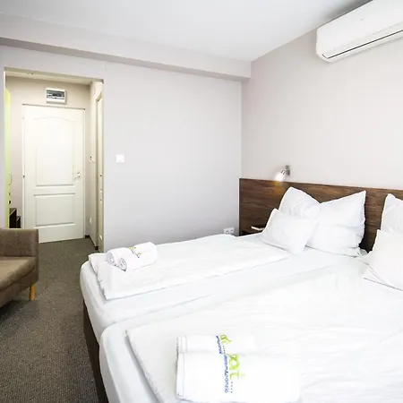 ベッド・アンド・ブレックファスト Port Etterem&panzio Balatonmáriafürdő