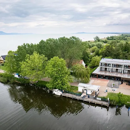 Port étterem&panzió Couette-café 4*