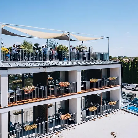 Port Etterem&panzio Bed & Breakfast 4*