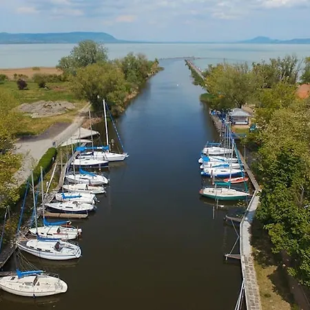 Port Etterem&panzio ベッド・アンド・ブレックファスト