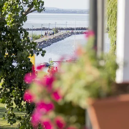 Port étterem&panzió Couette-café 4*
