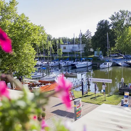 Bed & Breakfast Port Etterem&panzio Balatonmariafurdo