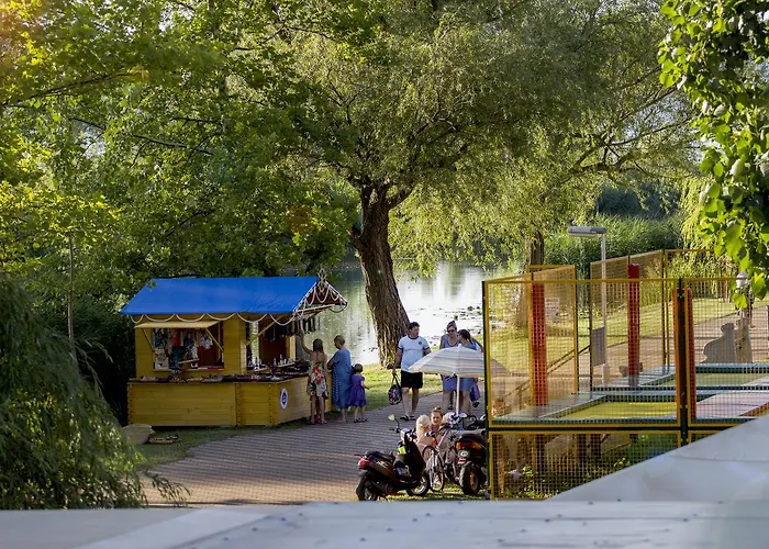 Port Etterem&panzio 住宿加早餐酒店 Balatonmáriafürdő