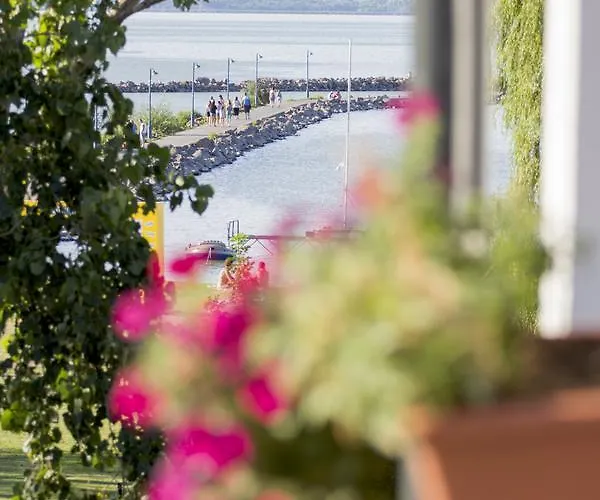Port Etterem&panzio 住宿加早餐酒店 4*